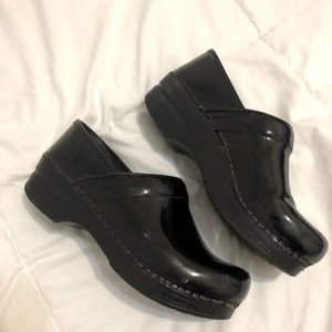 Dansko black patent leather clogs they have some scuffs very cute